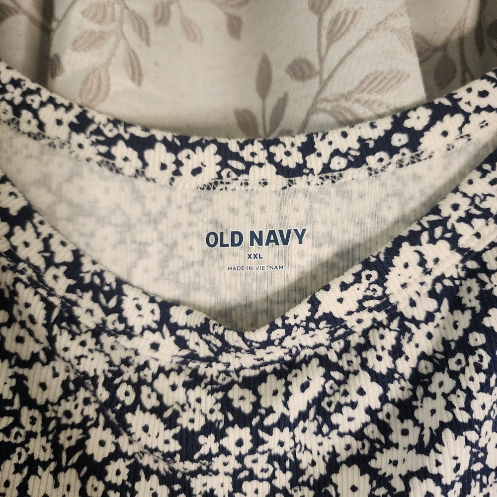 NWT Old Navy Ribbed Navy Floral Tank Size XXL - Picture 3 of 5